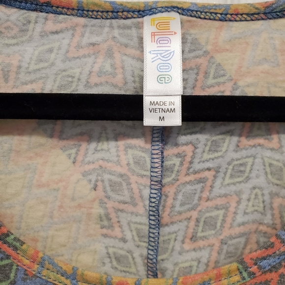 LuLaRoe NWT Perfect‎ T Geometric Patterned top size medium oversized - Picture 3 of 8